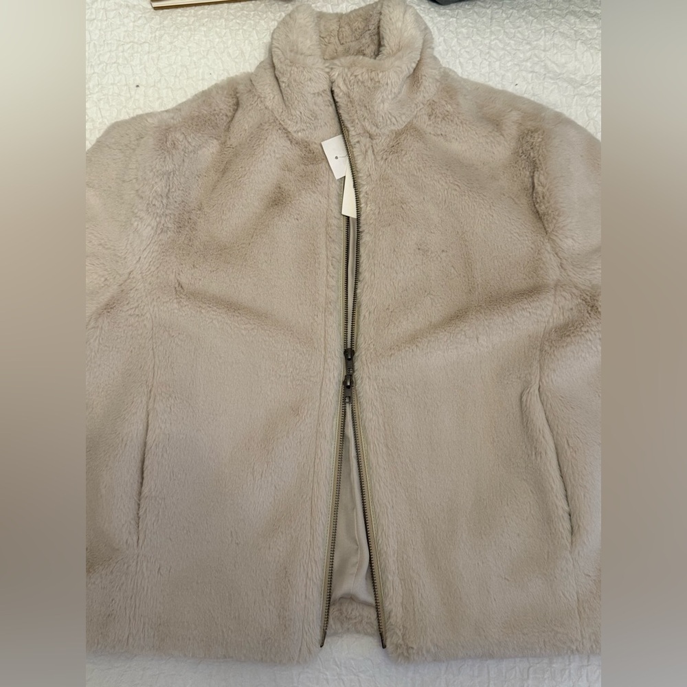 Vince Faux Fur Cream Jacket (Size: Large) - Picture 12 of 16